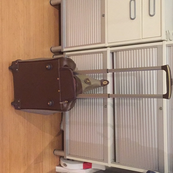 London Fog Travel Bag - Picture 7 of 7